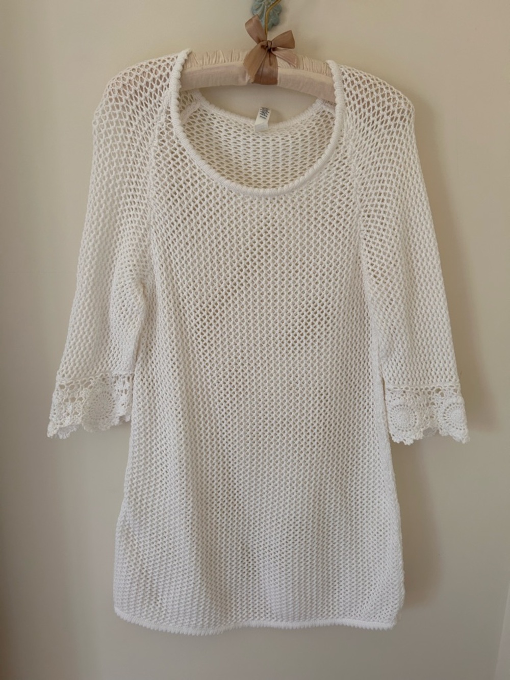 The GAP White Crochet Dress/Swim Coverup 
Small
EUC (No Flaws)
